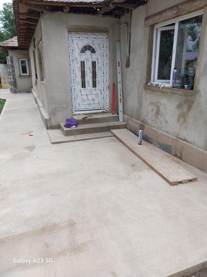 Casă cu 3 camere decomandat în Central