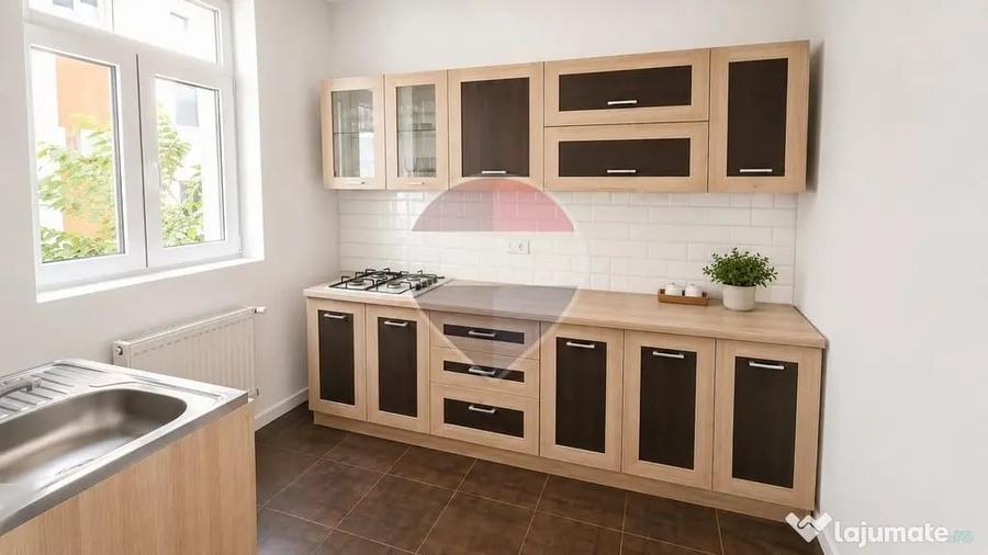 Casă cu 4 camere cu Teren 50 Mp în Romană