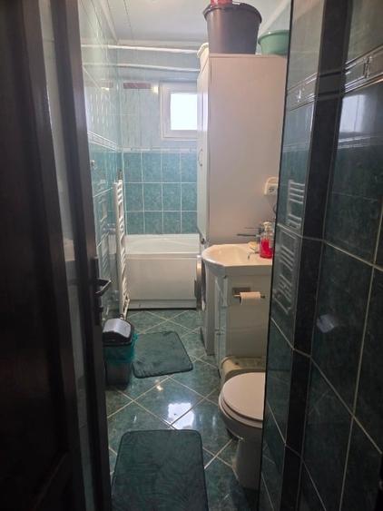 Apartament cu 2 camere semidecomandat, mobilat în Craiovița Nouă