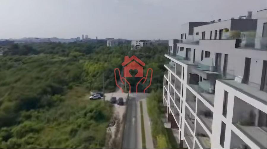 Apartament cu 4 camere decomandat, mobilat în Băneasa