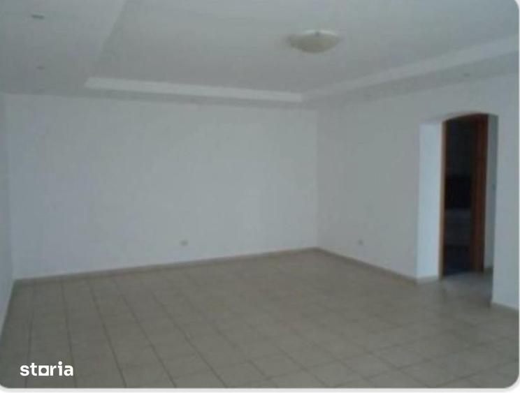 Casă cu 7 camere cu Teren 250 Mp în Vitan