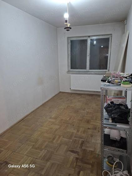 Apartament cu 3 camere semidecomandat în Cet