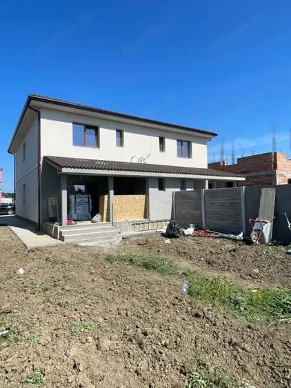 Casă cu 4 camere cu Teren 305 Mp în Ghiroda