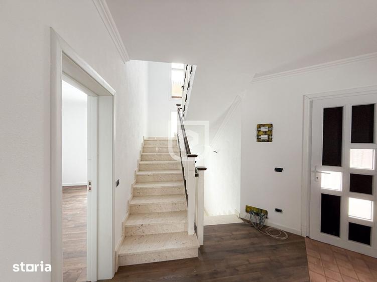 Casă cu 8 camere cu Teren 2650 Mp în Ițcani