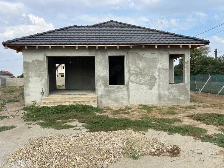 Casă cu Teren 960 Mp în Peciu Nou