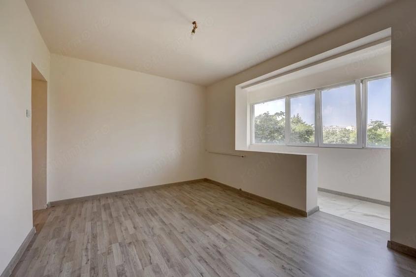 Apartament cu 3 camere semidecomandat în Baba Novac