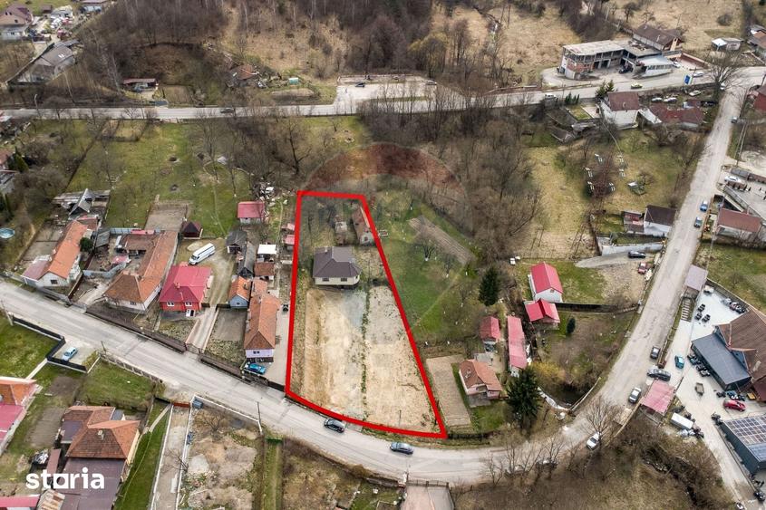 Casă cu 3 camere cu Teren 2497 Mp în Central
