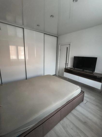 De inchiriat apartament doua camere decomandat zona Centru - 1