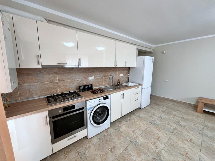Apartament cu 3 camere semidecomandat în Florești