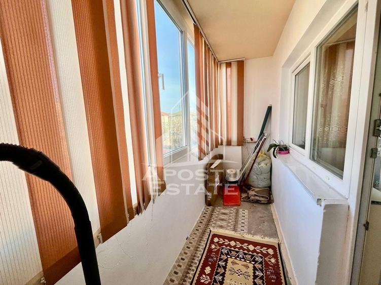 Apartament cu 3 camere decomandat, mobilat în Aradului