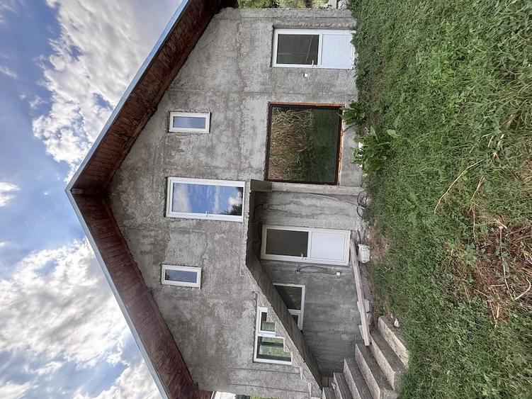 Casă cu Teren 1832 Mp în Glod