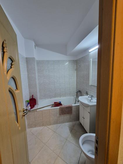Apartament cu 2 camere semidecomandat în Calea București