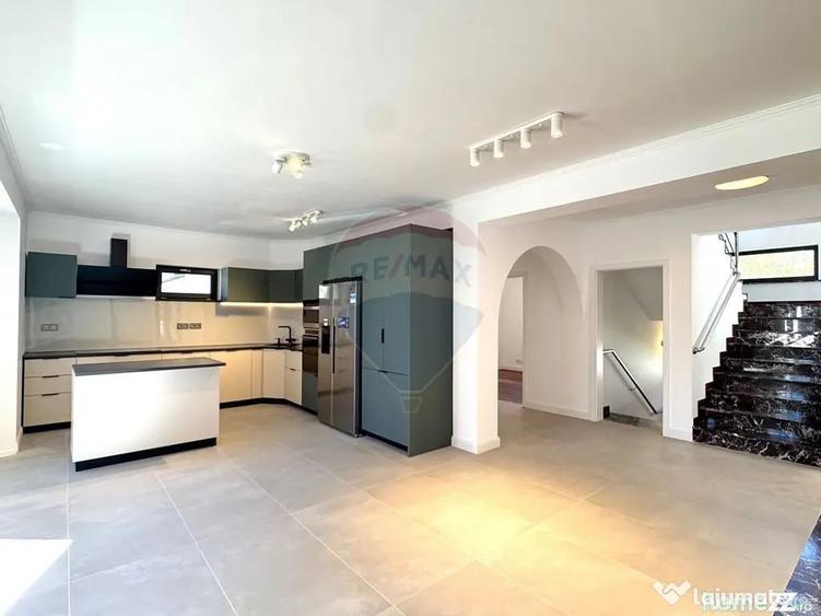 Casă cu 7 camere cu Teren 1000 Mp în Pipera