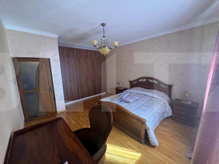 Casă individuală cu 10 camere cu Canalizare în Tudora