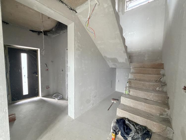 Duplex cu 4 camere cu Canalizare în Moșnița Nouă