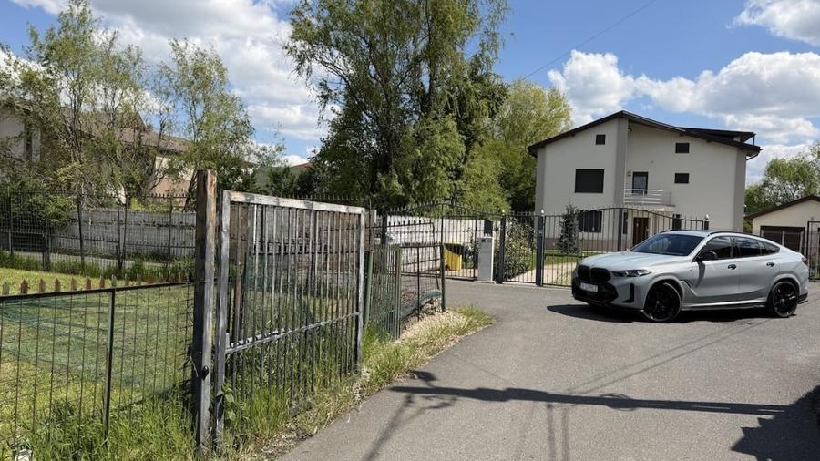 REL4001299 Teren intre vile Academia Ecvestra Mogosoaia - 1