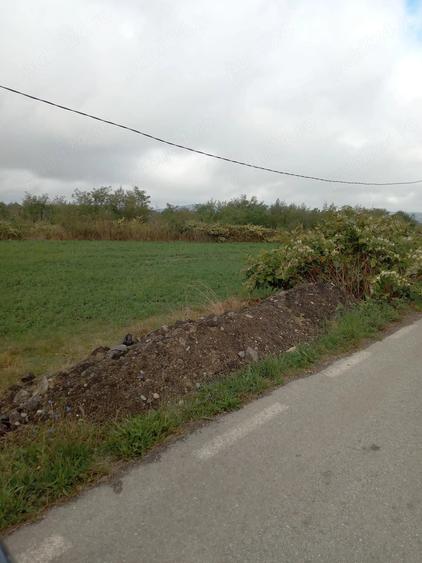 Teren de 2500 mp, în Orheiu Bistriței
