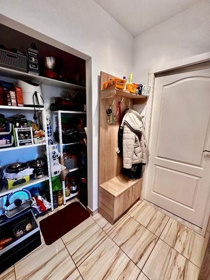 Apartament cu 3 camere semidecomandat, mobilat în Titan