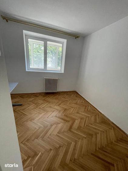 Apartament cu 3 camere semidecomandat în Drumul Taberei
