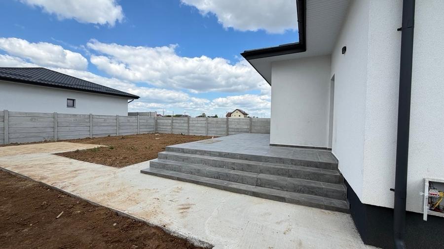 Casă individuală cu 5 camere cu Teren 402 Mp în Olteni