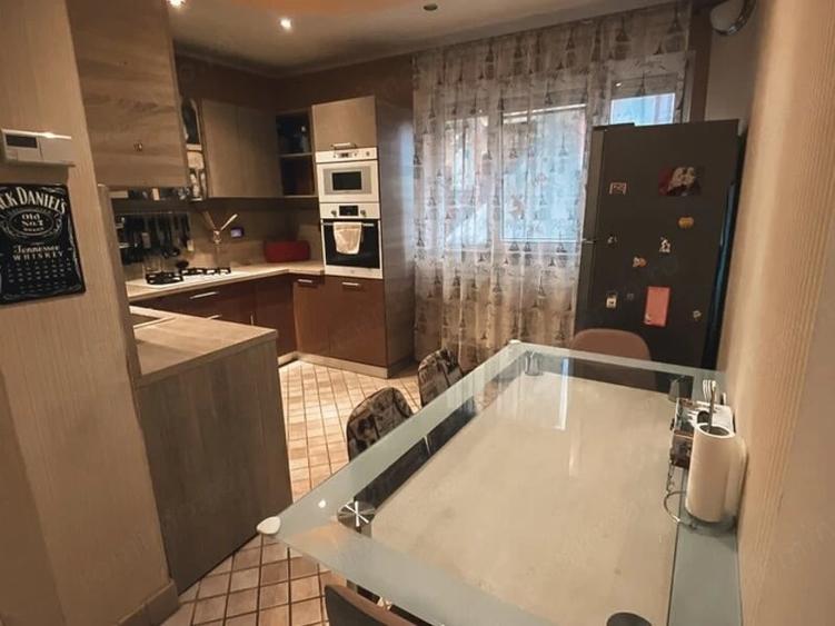 Casă cu 7 camere cu Teren 200 Mp în Calea Călărașilor