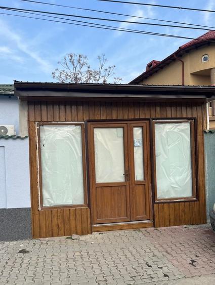 Apartament cu 3 camere decomandat în Exterior Vest