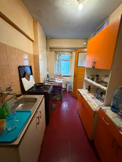 Apartament cu 3 camere decomandat în Văcăresti