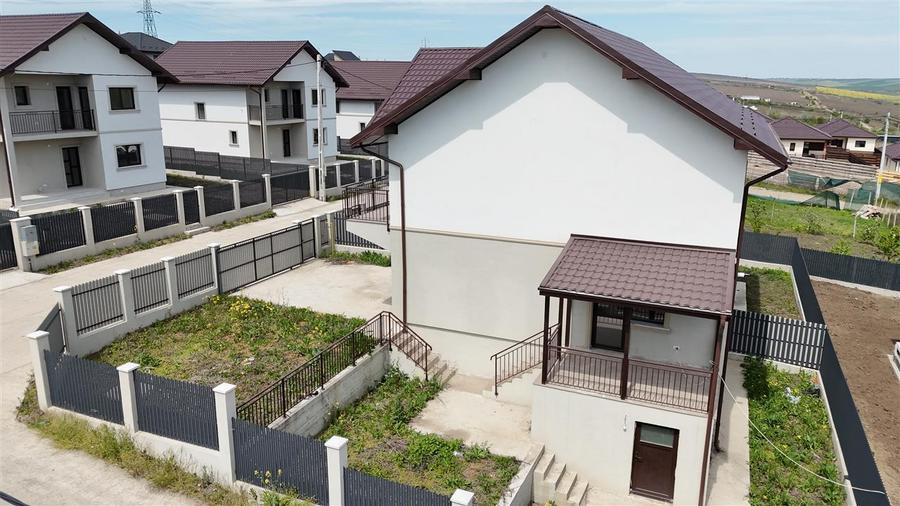 Duplex cu 4 camere cu Canalizare în Valea Lupului
