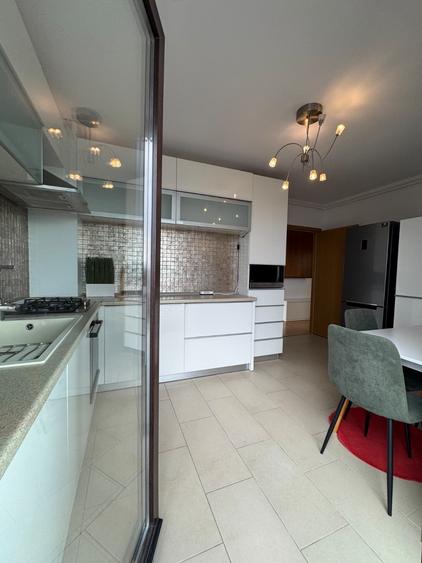 Apartament cu 3 camere decomandat în Zorilor