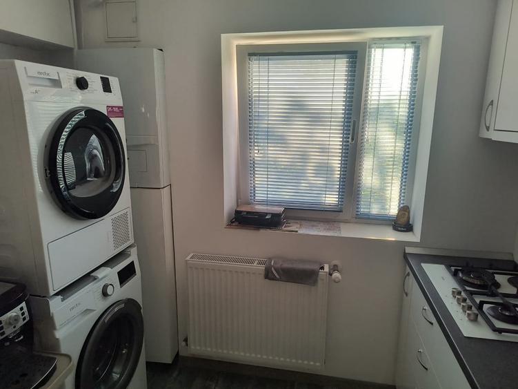 Apartament cu 3 camere semidecomandat, mobilat în Drumul Taberei