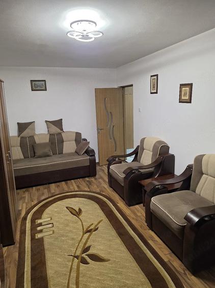 Apartament cu 3 camere decomandat, mobilat în Apărătorii Patriei