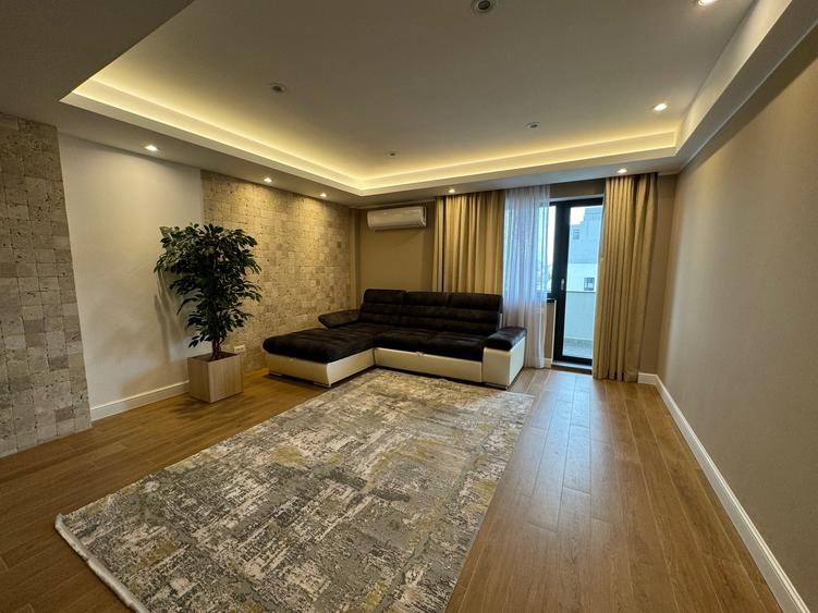 Apartament cu 3 camere decomandat în Boreal