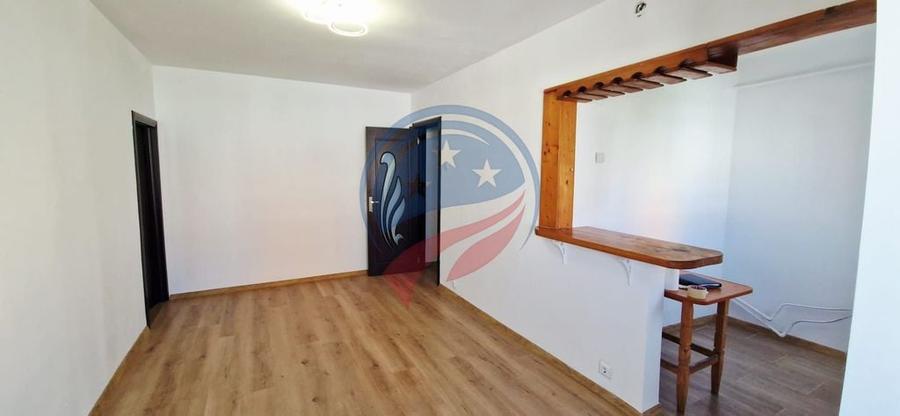 Apartament cu 3 camere semidecomandat în Central