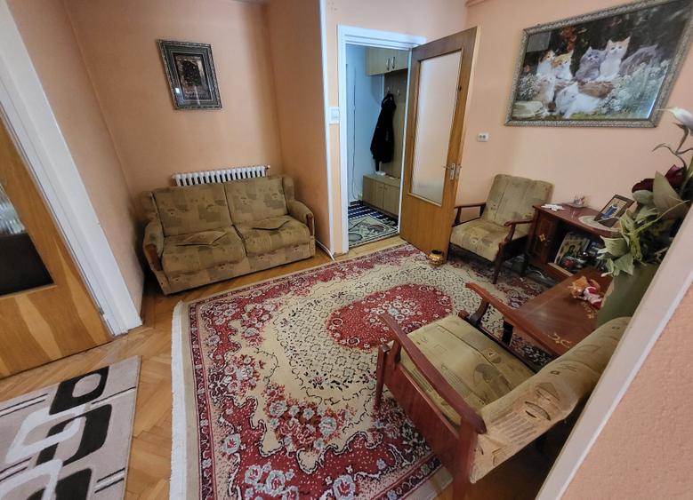 Apartament cu 3 camere decomandat în Central