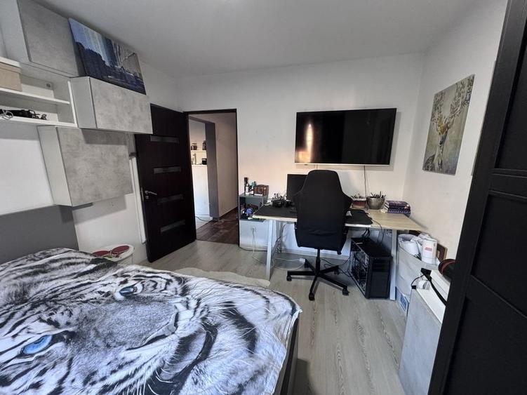 Apartament cu 3 camere semidecomandat în Ștefan cel Mare