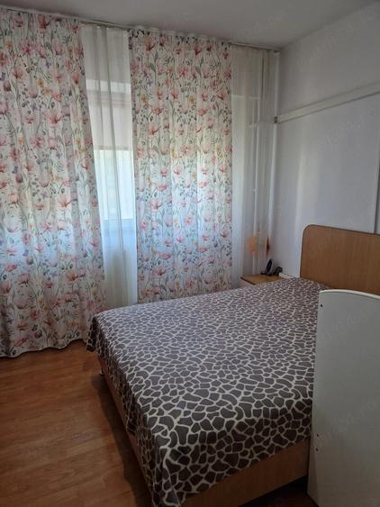 Apartament cu 3 camere decomandat, mobilat în Central