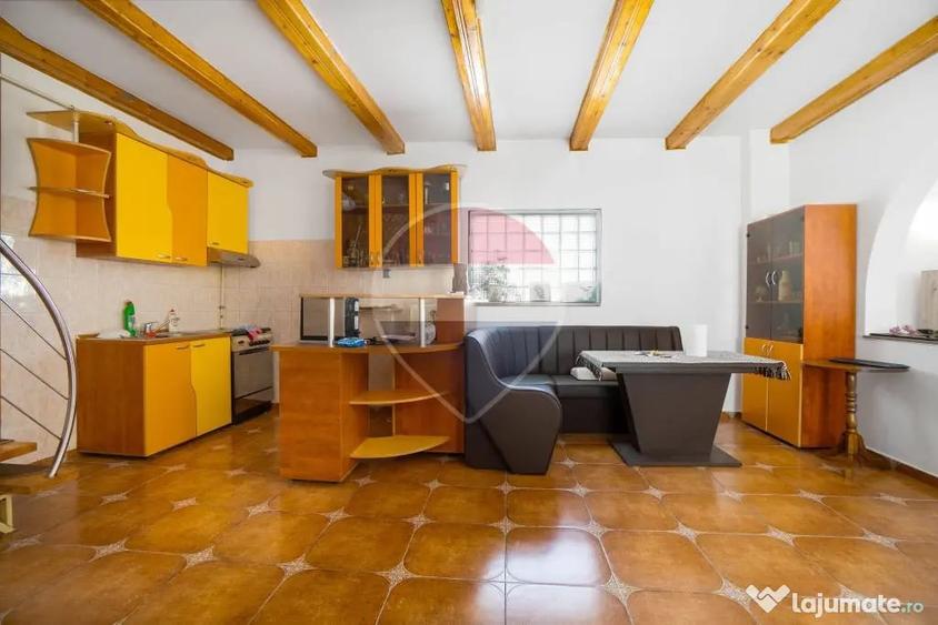 Apartament cu 4 camere decomandat în Central