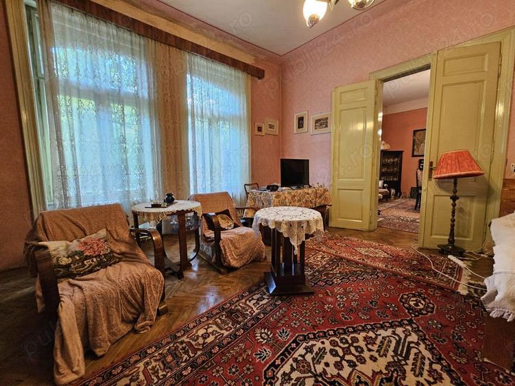 Apartament cu 4 camere decomandat în P-ța Maria