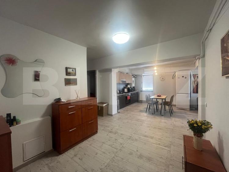 Apartament cu 3 camere decomandat, mobilat în Craiovița Nouă