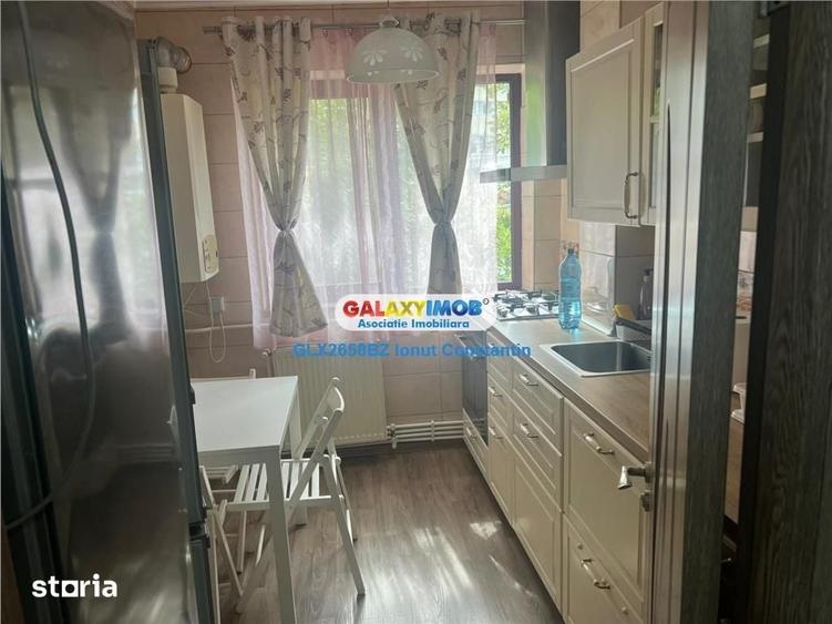 Apartament cu 3 camere semidecomandat în Central