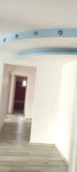 Apartament cu 3 camere decomandat în Sud