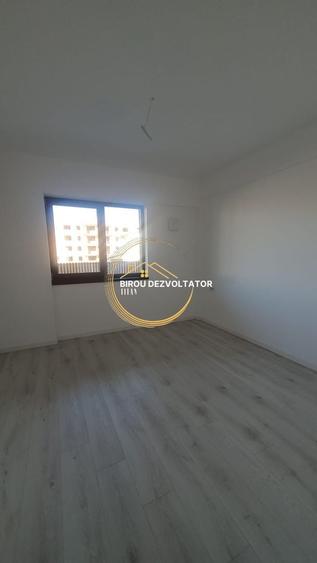 Mutare Rapida Parcare bonus 12 minute de metrou Bloc boutique Modern - 5