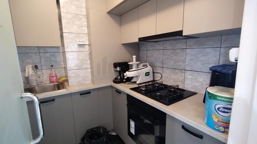 Apartament cu 3 camere decomandat în P-ța Unirii