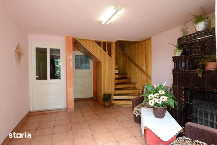 Casă cu 8 camere cu Teren 400 Mp în Dâmbul Rotund