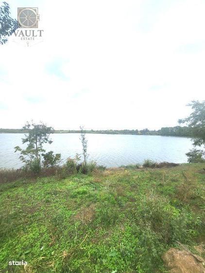 Teren de 3700 mp, în Butimanu