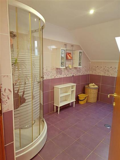 Casă individuală cu 5 camere cu Canalizare în Hurez