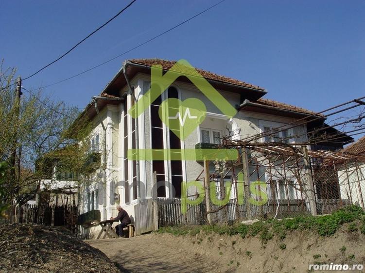 Casă cu 4 camere cu Teren 1100 Mp în Godeanu