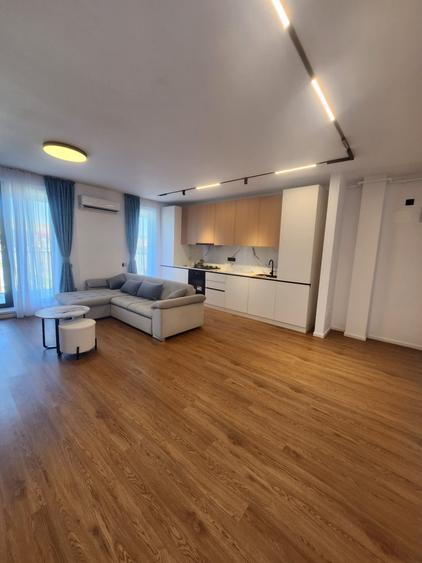 Apartament cu 2 camere semidecomandat, mobilat în Florești