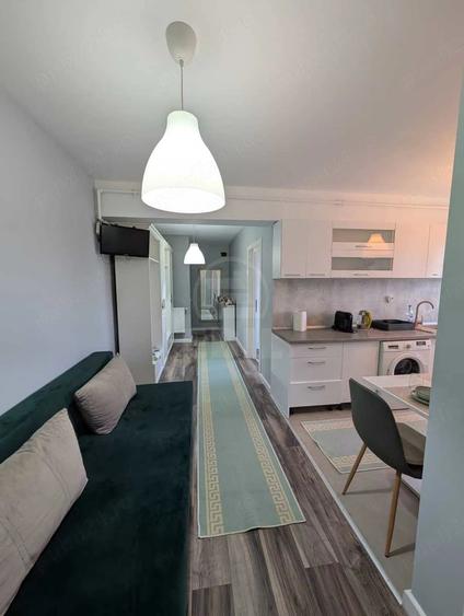Apartament cu 3 camere semidecomandat în Florești