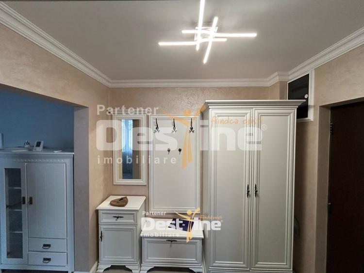 Apartament cu 3 camere semidecomandat în Central